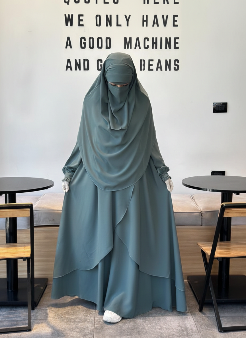 Fereha Ment 1 Front view of the Fereha Misty Ment premium set featuring ruffled sleeves and a full-length flowy abaya